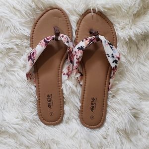 Summer flip-flop. Size 9. ARDENE